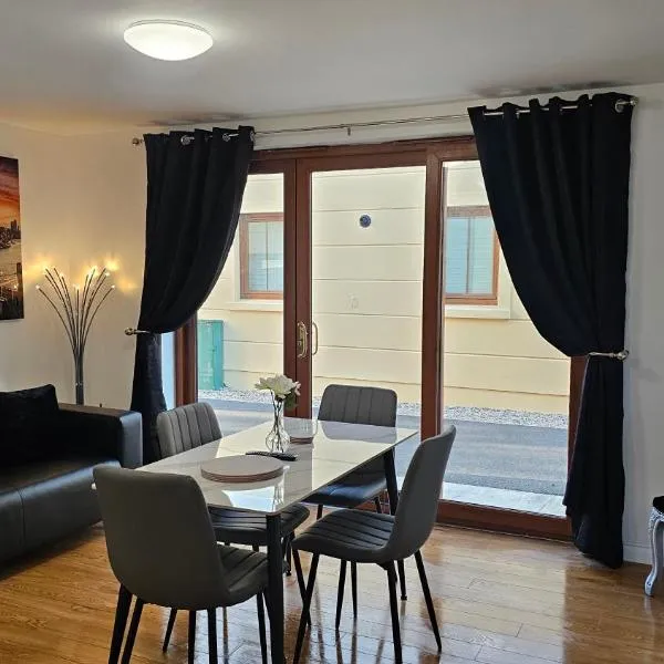 Brooklands Newcastle CoDown Ground Floor Apartment, hotel in Newcastle
