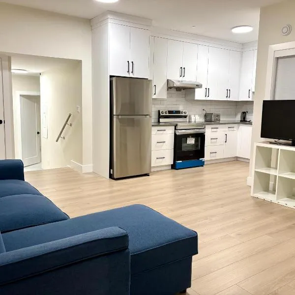Sunny White Rock 2BR, Steps to Sand, Brand New Stay, hotel v destinaci White Rock