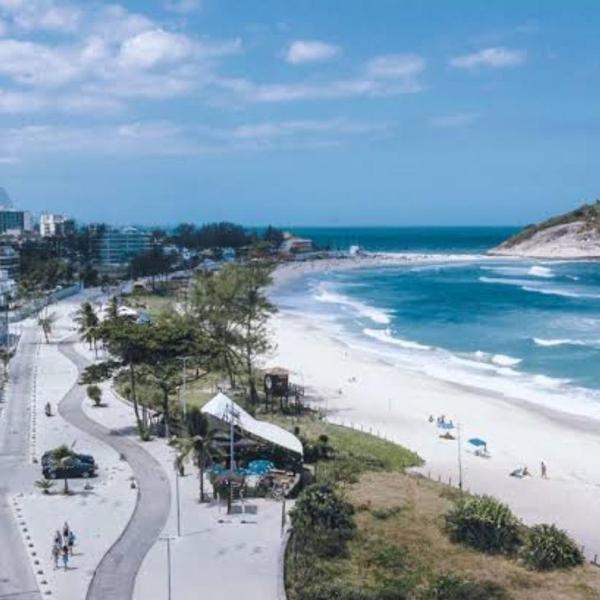 Amplo apt 2 Qdras da Praia do Pontal