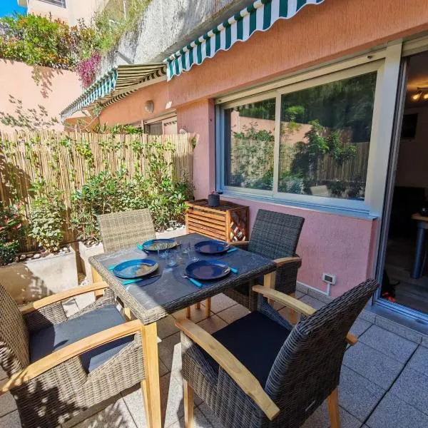 Charmant studio proche plage, hotel v destinaci Roquebrune-Cap-Martin
