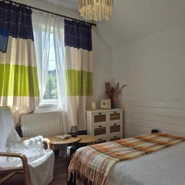 Захарова Оселя БАСЕЙН на території є Чан - Джакузі, hotel in Slavske