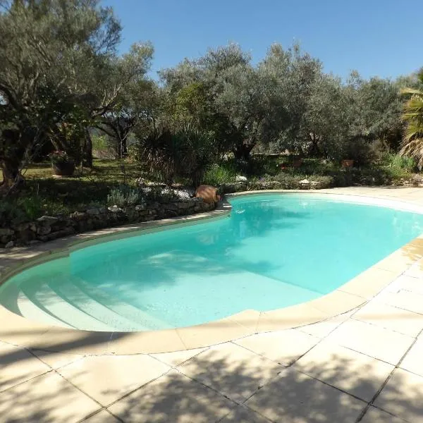 L' amandier, hotel in Salernes