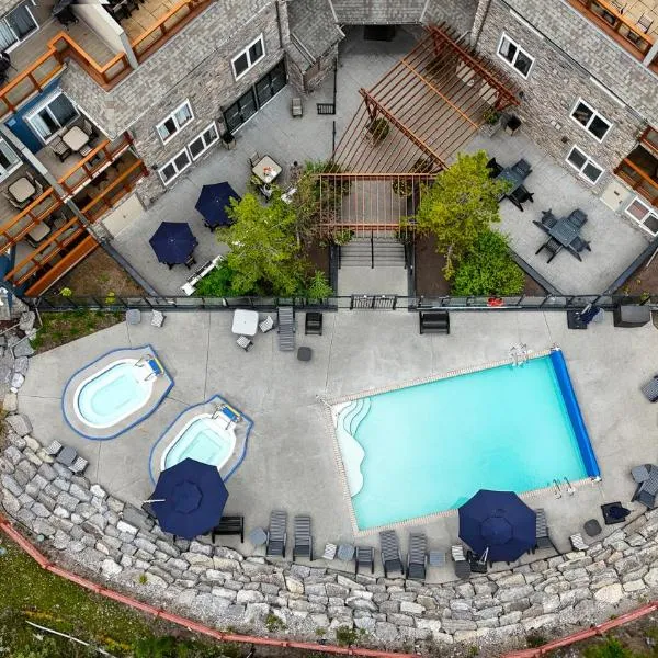 Blackstone Mountain Lodge by CLIQUE, hotel v destinaci Canmore