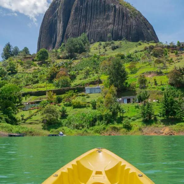 Descanso Bajo La Piedra Del Peñol, hotell sihtkohas Guatapé