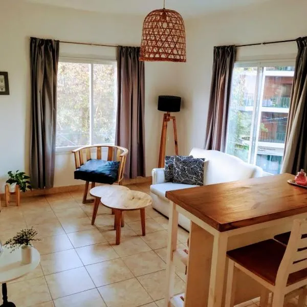 Golondrinas Suites, depto céntrico con ascensor y cochera, ξενοδοχείο σε Ταντίλ