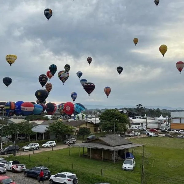 Apartamento ao lado do maior parque de Balonismo do Brasil na Cidade e Praia de Torres RS, hotelli kohteessa Torres