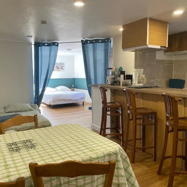 Gîte du cerisier, hotel v destinaci Raddon-et-Chapendu