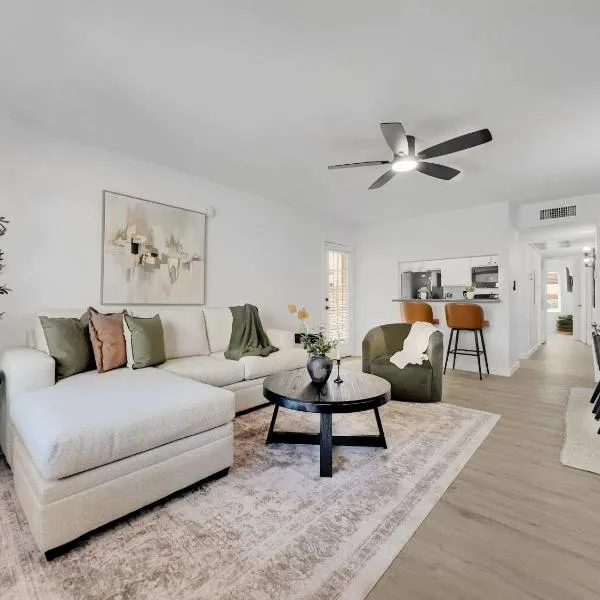 Luxe 2BR Condo Next to Pool Trails & Mountain