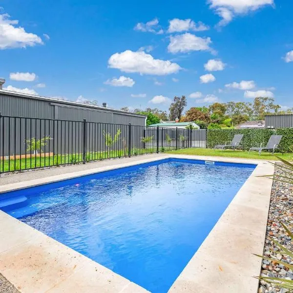 5 Simms - Echuca Holiday Homes, hotel in Moama