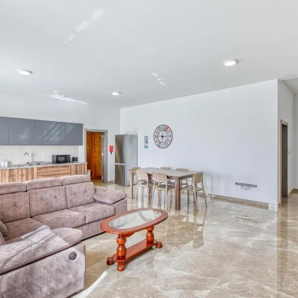 New Penthouse! Walking distance to the three cities by SF Homes, hótel í Fgura