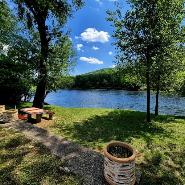 Drinski sjaj, hotel v destinaci Ljubovija