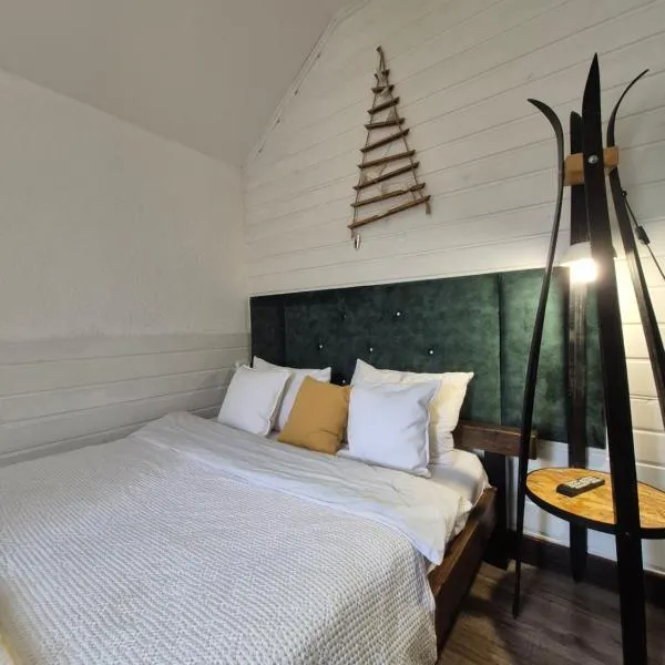 Захарова Оселя БАСЕЙН на території є Чан - Джакузі, hotel v destinaci Slavske