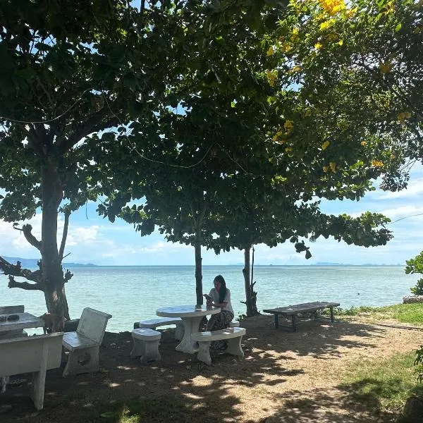 Beach Yard Hostel, hotel v destinaci Ban Nua