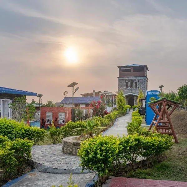 Jim & Holmes Resort & Luxury Residences in Jim Corbett National Park, hotel v destinaci Ramnagar