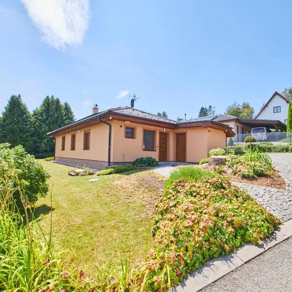 Chalupa na Lipně - Holiday House 1, hotel in Lipno nad Vltavou
