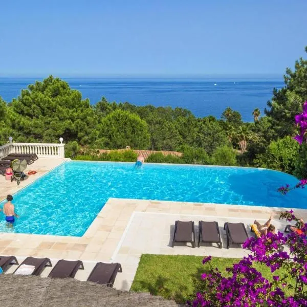 Res Mare e Monte, Solenzara, Bungalow with terrace, hotel en Favone