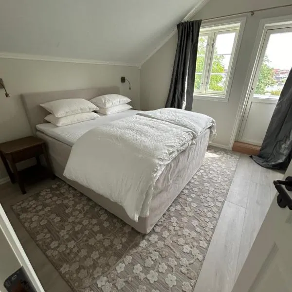 Sjøgata Gjestehus No2, hotel v destinaci Larvik