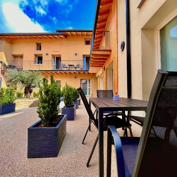 Antica corte - private court, hotel v destinaci Montinelle