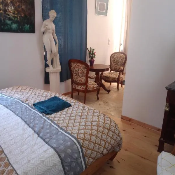 La Suite Diane du couvent des Capucines avec climatisation, hotel in Saint-Vallier