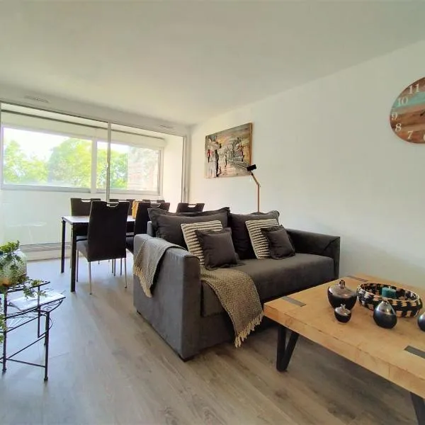 Chic and comfortable Appart near Paris, hotel v destinaci Colombes