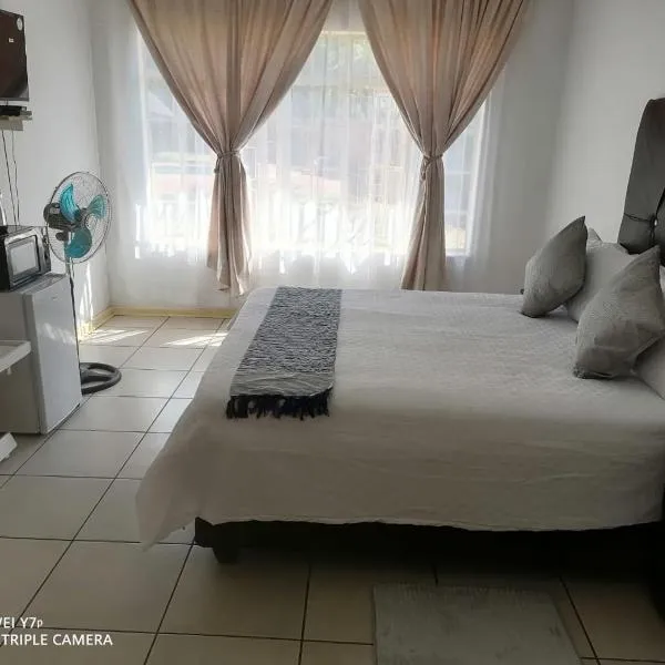 Oasis Paradise Guest House, khách sạn ở Mahikeng