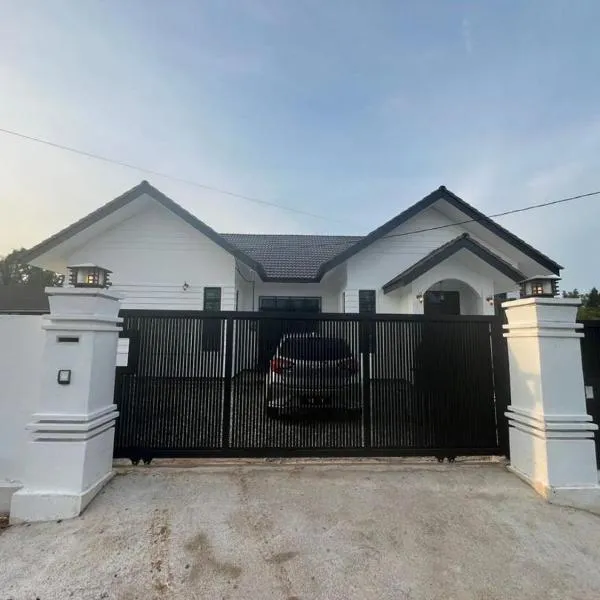 Husna WhiteStay, hotel a Bukit Payong