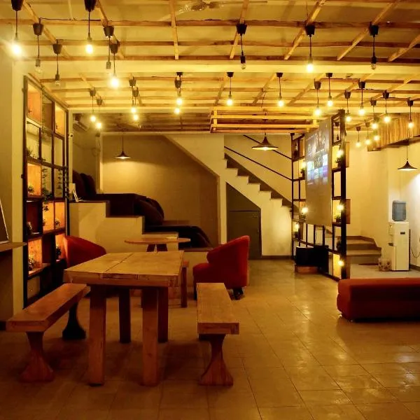 Rahgir Tales Hostel - Taj View 800m from Taj Mahal, hotel in Agra