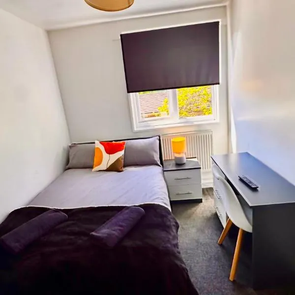 Spacious Norfolk Park Haven, Sleeps up to 12, Parking, Garden, WIFI, Family, 6-BDR, hotel v destinaci Sheffield