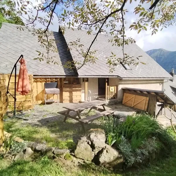 A l'Orée du Bois - Entre lacs et montagnes – hotel w mieście Séchilienne