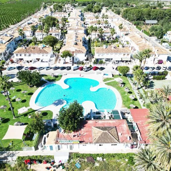 Bungaló junto a la piscina #PRP008 StayOrihuela, hotel en Torrevieja