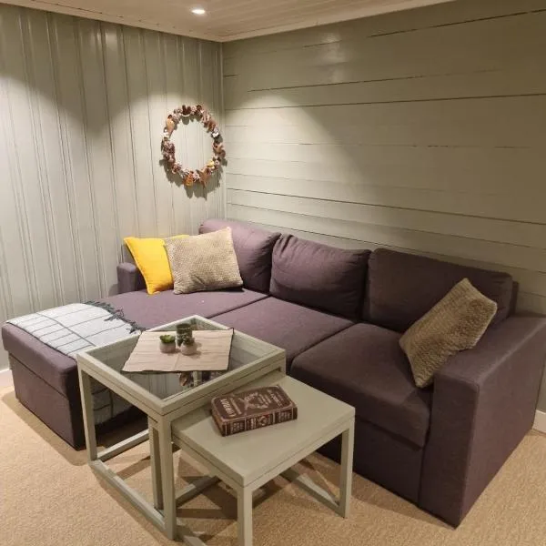 Small apartment near airport, hotel v destinaci Bodø