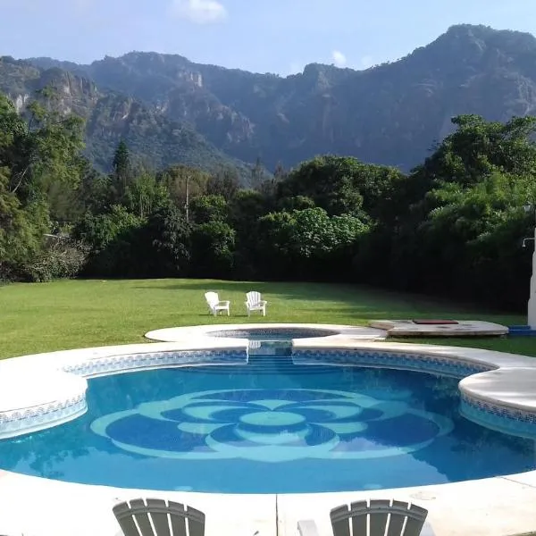 Hotel Espacio Mágico، فندق في تيبوزتلان