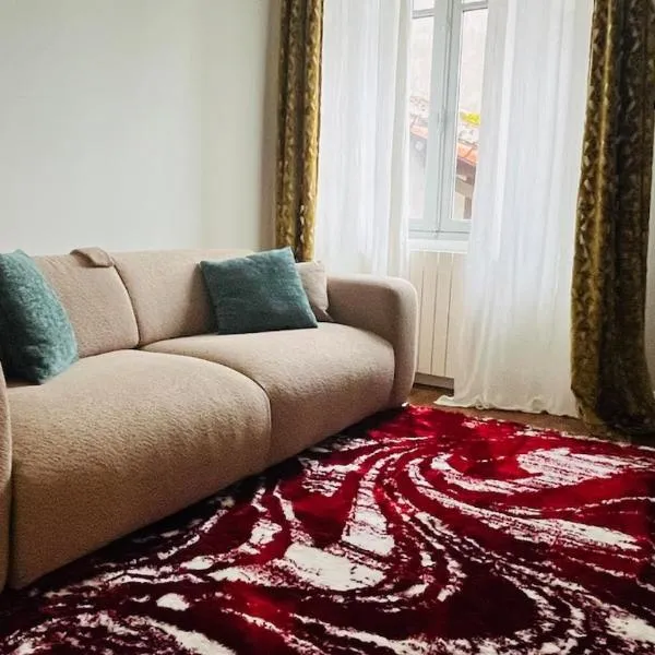 Appartement Quartier Jardin Public, ξενοδοχείο σε Parthenay