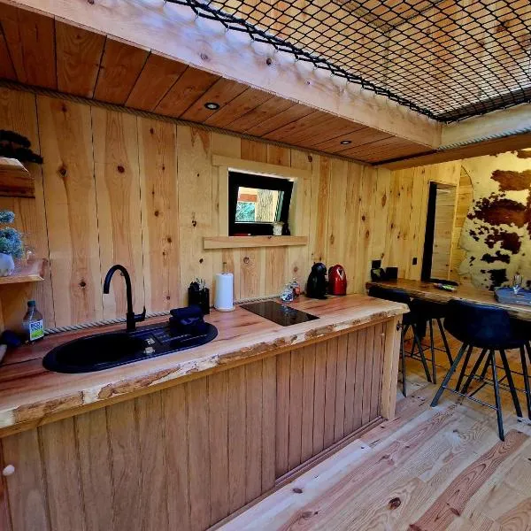 Les Cabanes du Beau Vallon，位于普罗丰德维耶的酒店