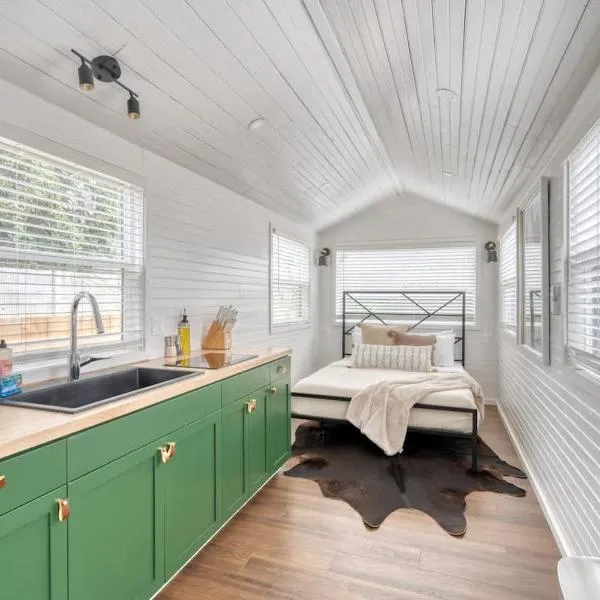 Stay Portland - Noir-Emerald Modern TinyLux in Portland, hotel v destinaci Portland