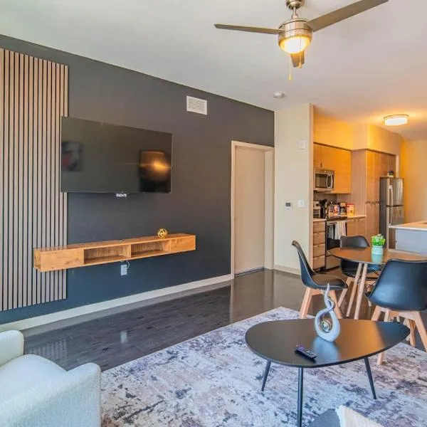 Unique 1BD - DT PHX - Parking, Gym, Pool - Sleeps 6, hotel v destinaci Phoenix
