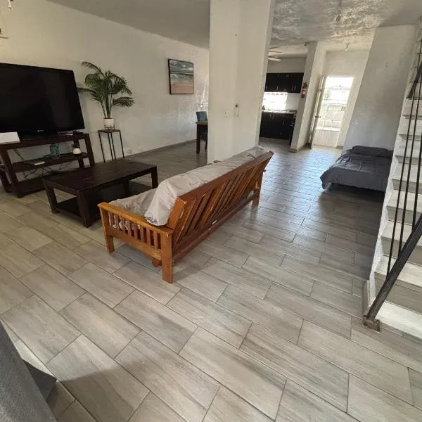 Shoreline Condo 5 Desert Oasis Free Wifi, Cool AC, hotel in San Felipe