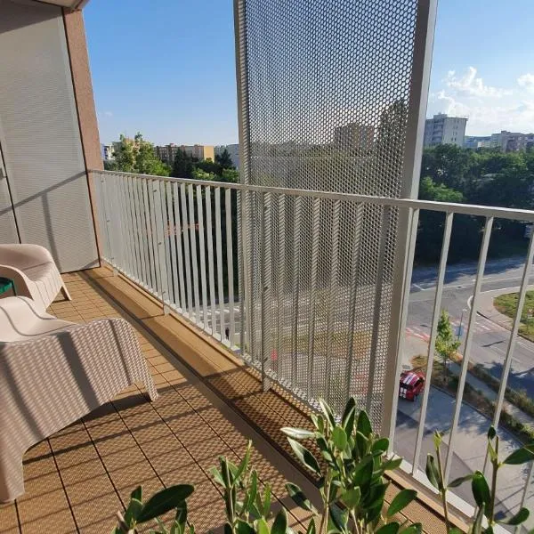 Stylish apartment near Old Town with AC and parking, hotel en Košice