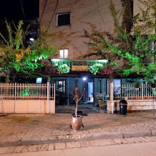 War Bunker Hostel, hotel in Sarandë