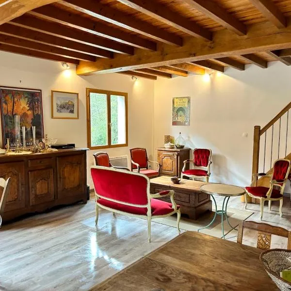 Grande maison dans la nature, hotel v destinaci Le Port