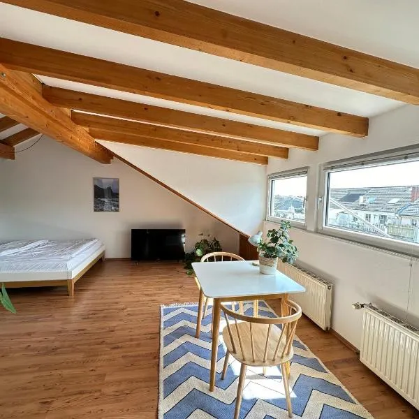 Cozy loft with a view, central, close to tradefair, hotel in Düsseldorf