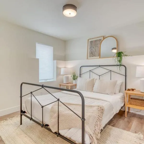 Stay Portland Collection - The Madison Farmhouse - Vintage Shops & Espresso, hotel in Portland