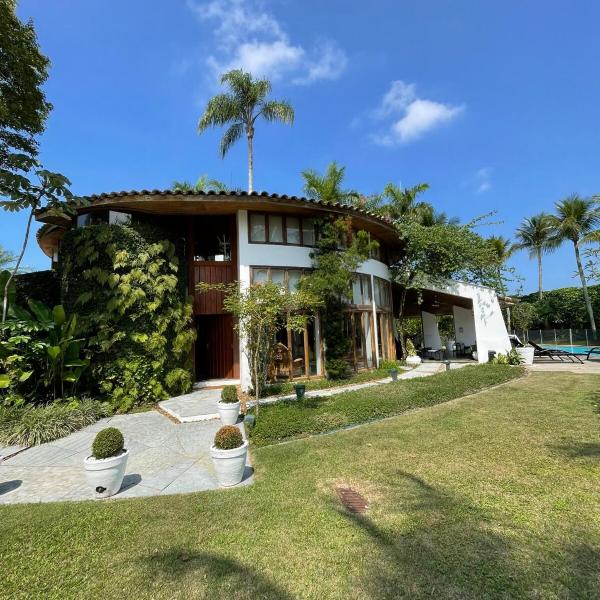 Luxo e conforto para 12 pessoas em casa com cozinheiro e piscina