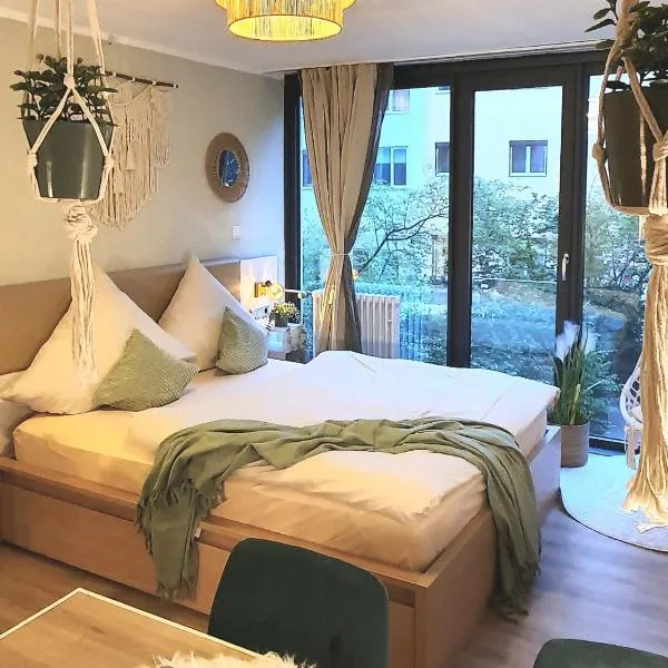 Bohemian Chic Sage Dreams - Munich Central Station, hotel in Munich