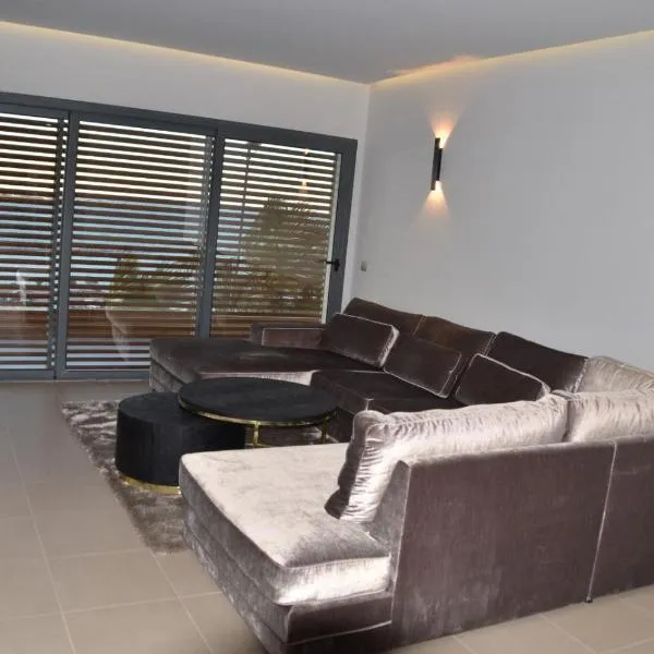 Appartement luxe marchica med atalayoun, hotel in Nador