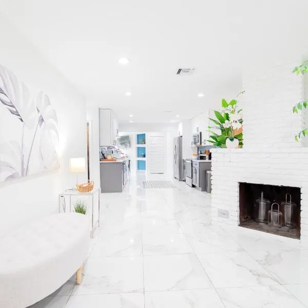 West Palm Beach Elegant 5BR with Hot Tub and Fire Pit Near Beach, hotel v destinaci West Palm Beach