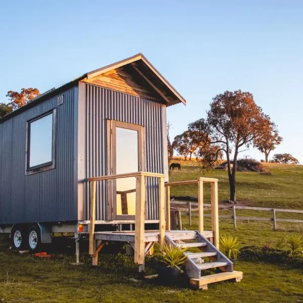 Saddle Country Escape by Tiny Away, hotel in Broadford