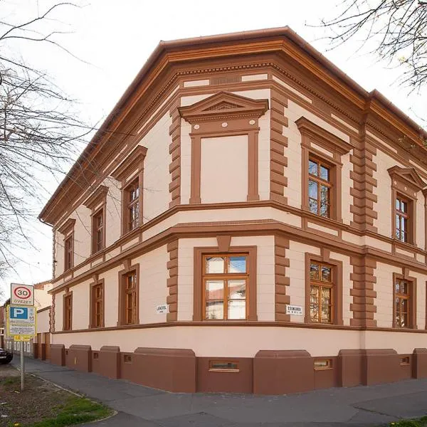 Csanabella House, hotel v destinaci Szeged