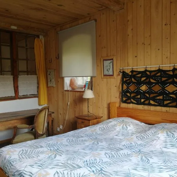Chambre tranquille avec salle de bain privative, hotel em Saint-Julien-la-Vêtre