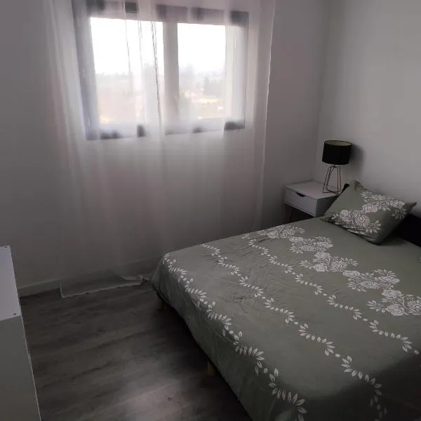 Chambre spacieuse #2, hotel v destinaci Clonas-sur-Varèze